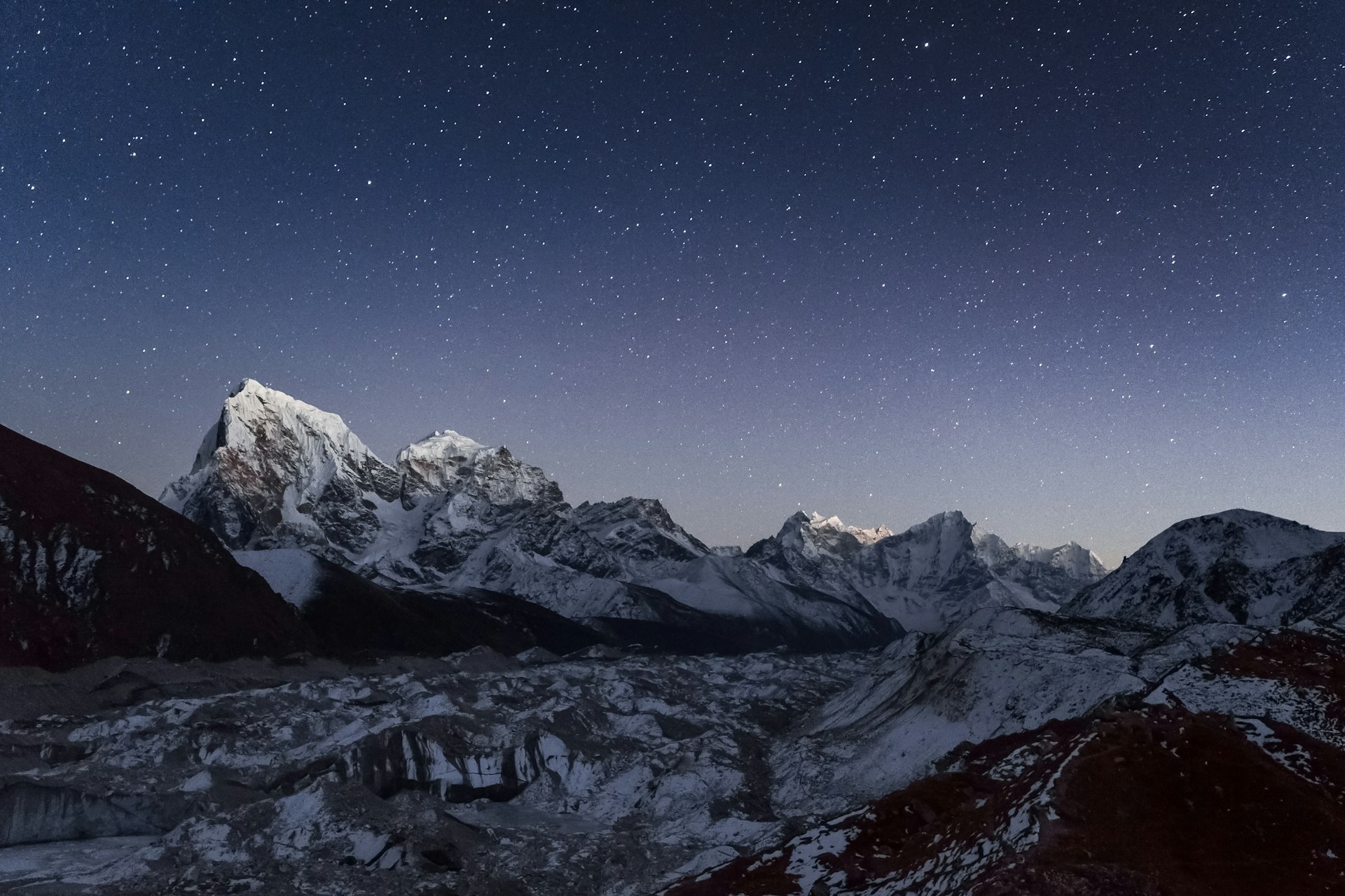 Everest Scenic Views